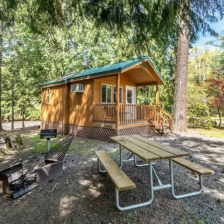 Mount Hood Village Deluxe Cabin 8-2