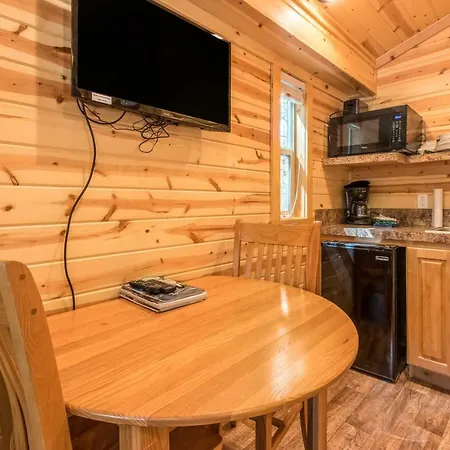 Mount Hood Village Deluxe Cabin 8-3